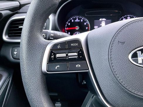 Used 2019 Kia Sorento LX image 10