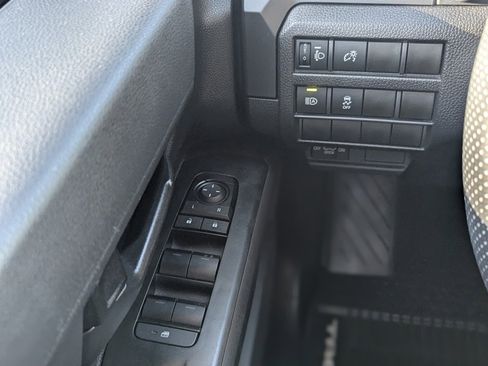 Used 2025 Toyota Tacoma SR image 33