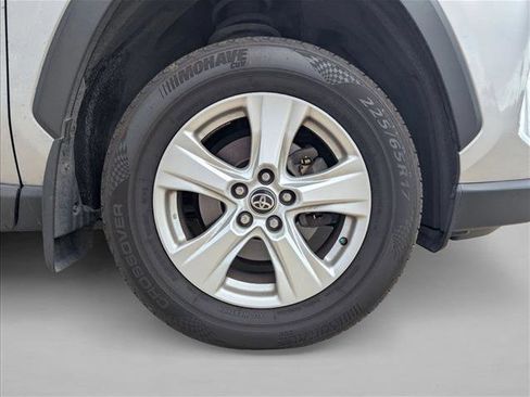 Used 2021 Toyota RAV4 XLE image 21