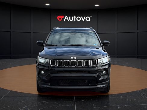 Used 2025 Jeep Compass Latitude AWD/4WD image 8