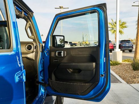 Used 2022 Jeep Wrangler Unlimited Sahara image 12