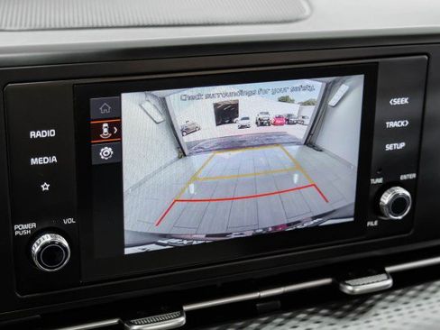 Used 2023 Kia Carnival LX FWD image 21