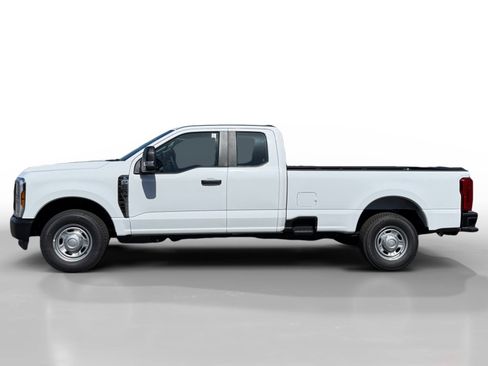 New 2026 Ford F250 XL w/ XL Driver Assist Package RWD image 2