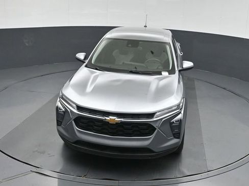 Used 2025 Chevrolet Trax LS w/ LS Convenience Package FWD image 35