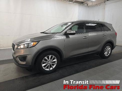 Used 2017 Kia Sorento FWD image 1