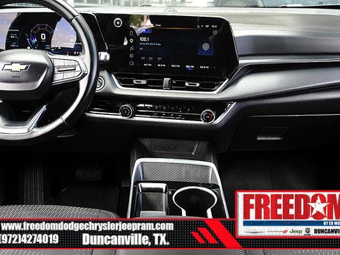 Used 2025 Chevrolet Equinox LT FWD image 19