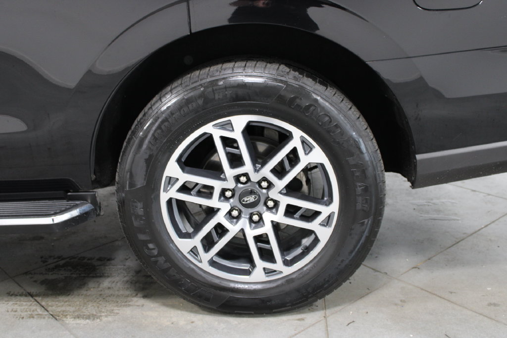 Used 2022 Ford Expedition Limited AWD/4WD image 18