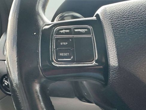 Used 2019 Dodge Grand Caravan SXT FWD image 23