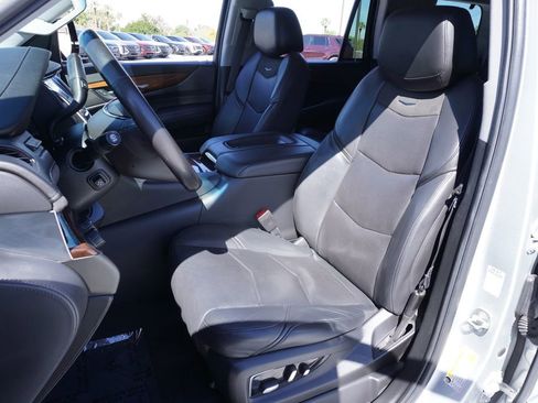 Used 2020 Cadillac Escalade Luxury image 15