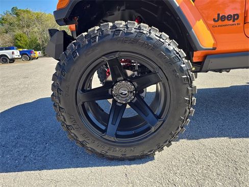 New 2025 Jeep Gladiator Sport image 26