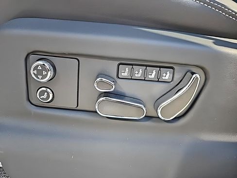 New 2024 Bentley Bentayga image 16