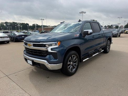 Used 2024 Chevrolet Silverado 1500 LT AWD/4WD image 7