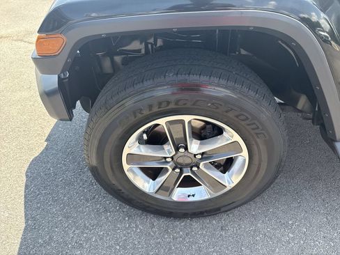 Used 2020 Jeep Wrangler Unlimited Sahara AWD/4WD image 16