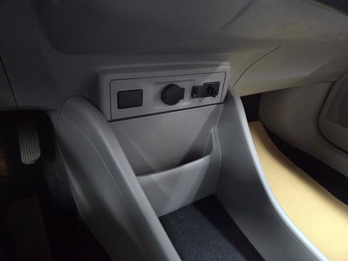 Used 2017 Toyota Prius V Three image 36