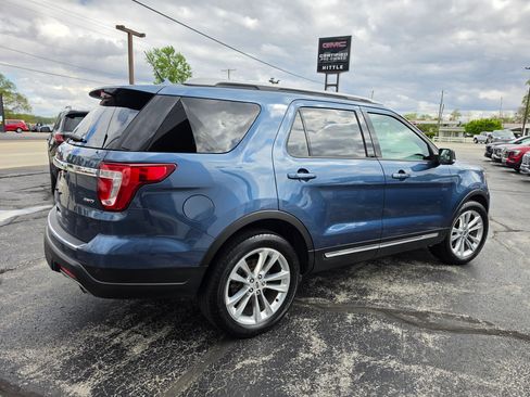 Used 2018 Ford Explorer XLT w/ Equipment Group 202A AWD/4WD image 4