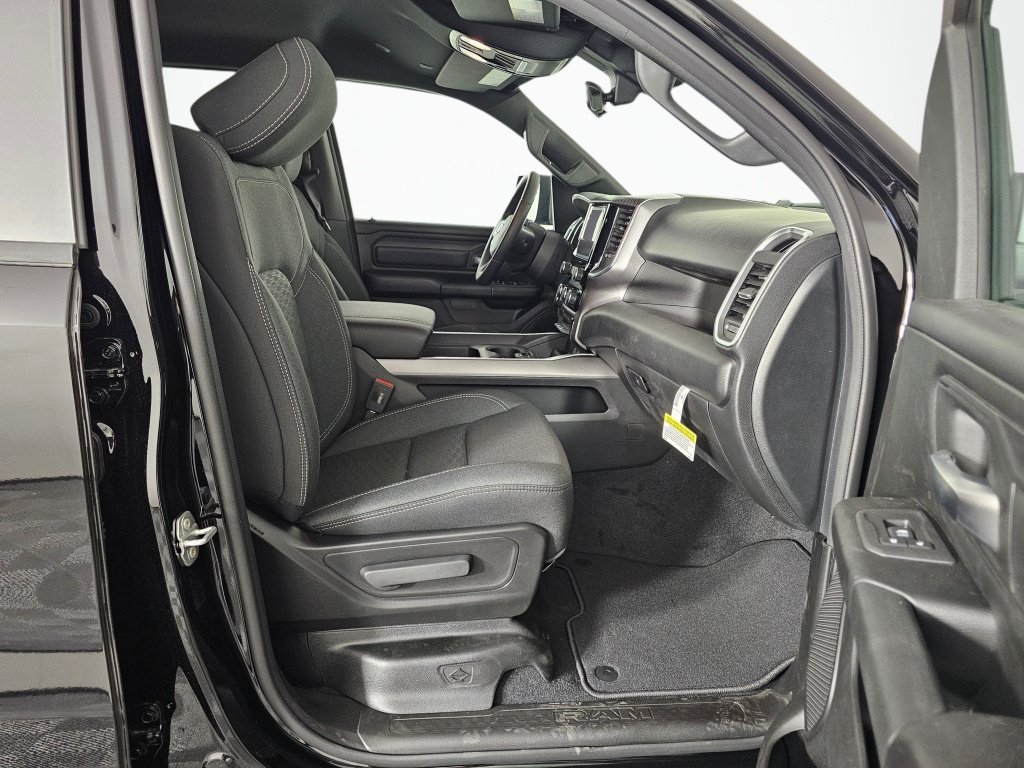 New 2026 RAM 1500 Express AWD/4WD image 38