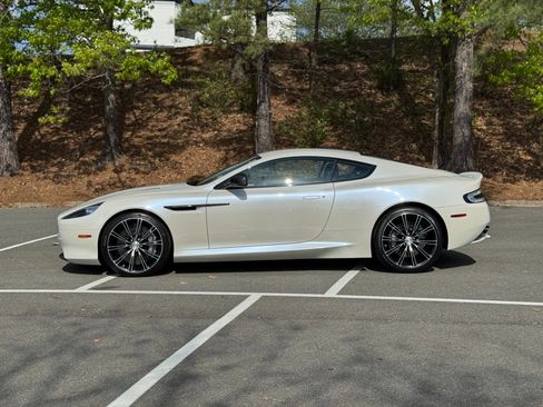 Used 2015 Aston Martin DB9 Coupe image 6