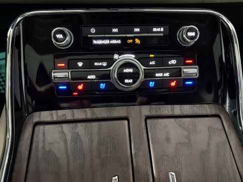Used 2023 Lincoln Navigator L Reserve AWD/4WD image 20