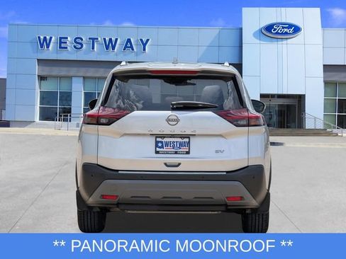 Used 2023 Nissan Rogue SV w/ SV Premium B Package FWD image 4