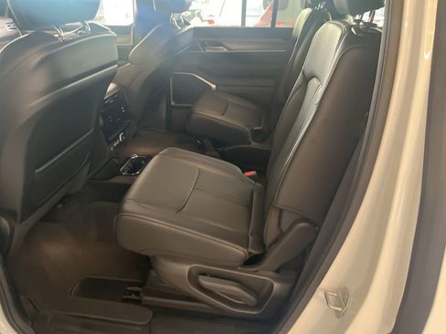 New 2026 Jeep Grand Wagoneer 4WD image 18