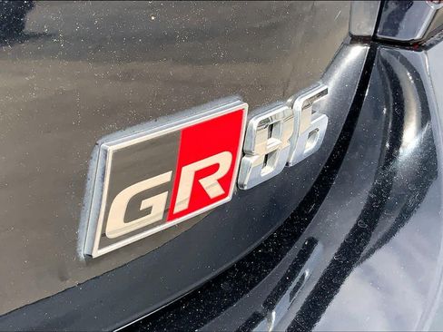 Used 2022 Toyota GR86 Premium RWD image 8