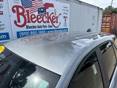 Used 2023 Chevrolet Equinox LT w/ Driver Convenience Package image 11