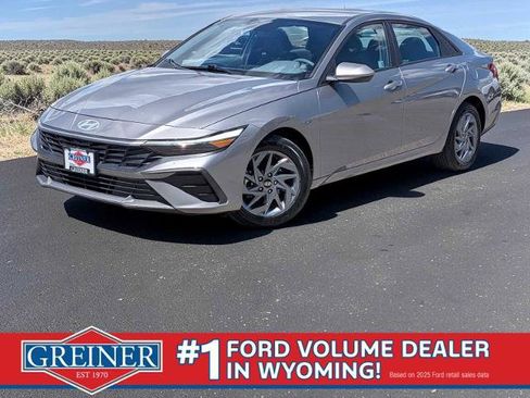 Used 2024 Hyundai Elantra SEL FWD image 1