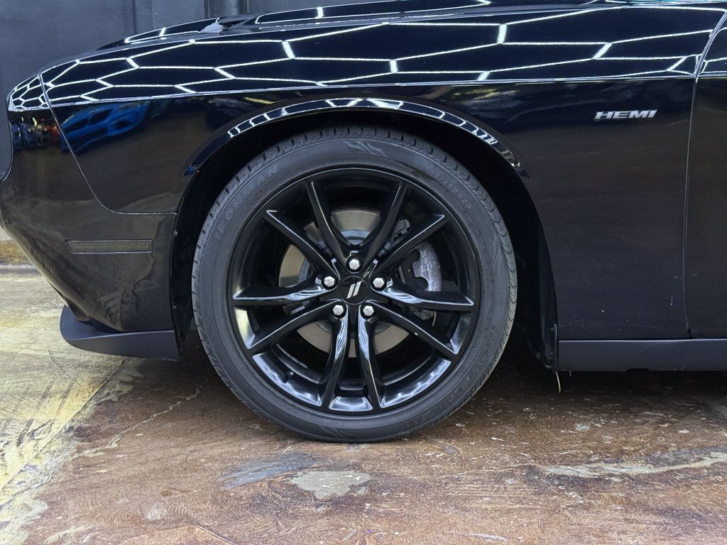 Used 2018 Dodge Challenger R/T w/ Driver Convenience Group RWD image 5