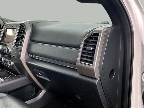 Used 2019 Ford Expedition XLT w/ Equipment Group 202A AWD/4WD image 18