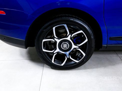 Used 2021 Rolls-Royce Cullinan Black Badge image 34