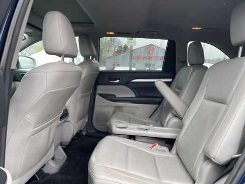 Used 2016 Toyota Highlander XLE image 10