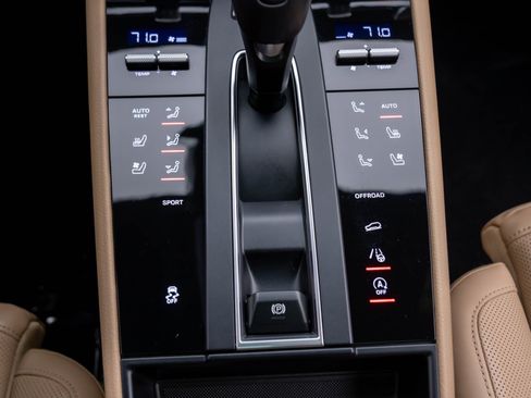 Certified 2023 Porsche Macan image 26