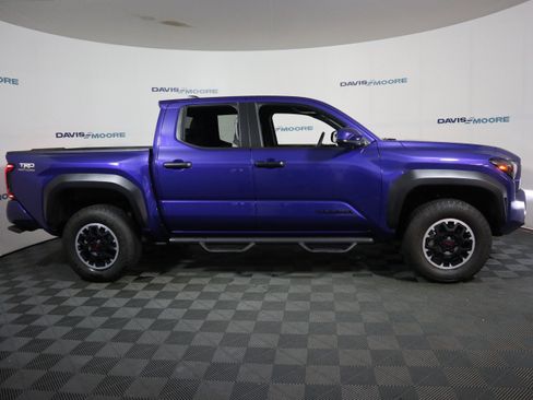 Used 2024 Toyota Tacoma TRD Off-Road image 4