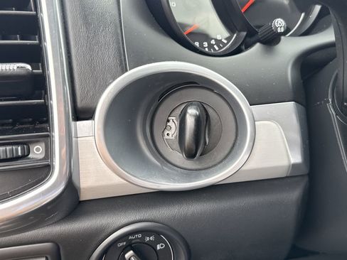 Used 2013 Porsche Cayenne Turbo AWD/4WD image 18