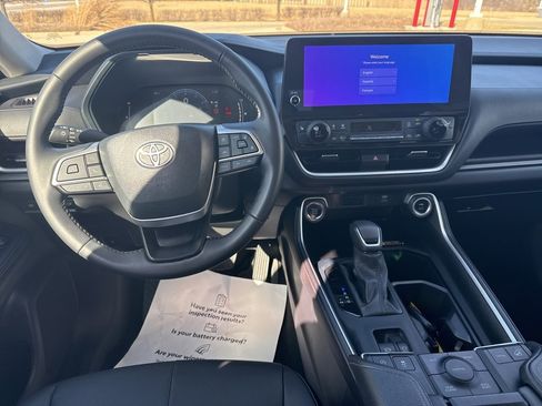 Certified 2024 Toyota Grand Highlander XLE image 11