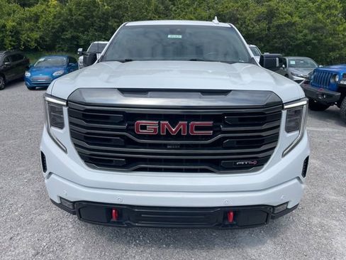 Used 2024 GMC Sierra 1500 AT4 AWD/4WD image 2