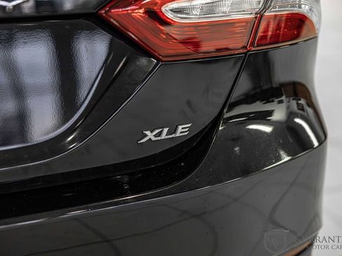 Used 2020 Toyota Camry XLE image 15