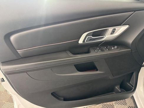 Used 2017 GMC Terrain SLE image 17