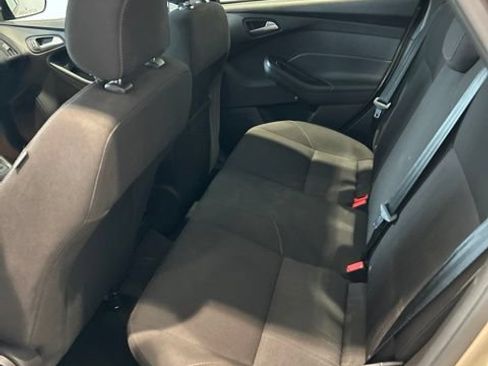 Used 2018 Ford Focus SE FWD image 12