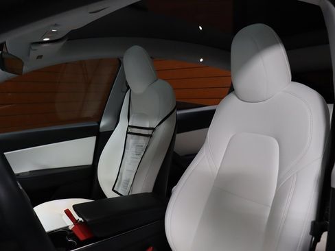 Used 2021 Tesla Model Y Long Range image 38