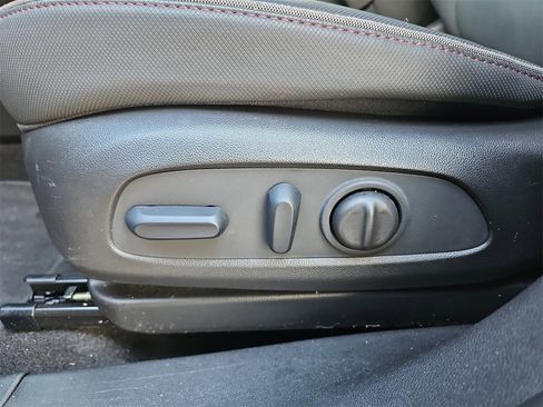 Certified 2023 Chevrolet TrailBlazer RS w/ Convenience Package image 33