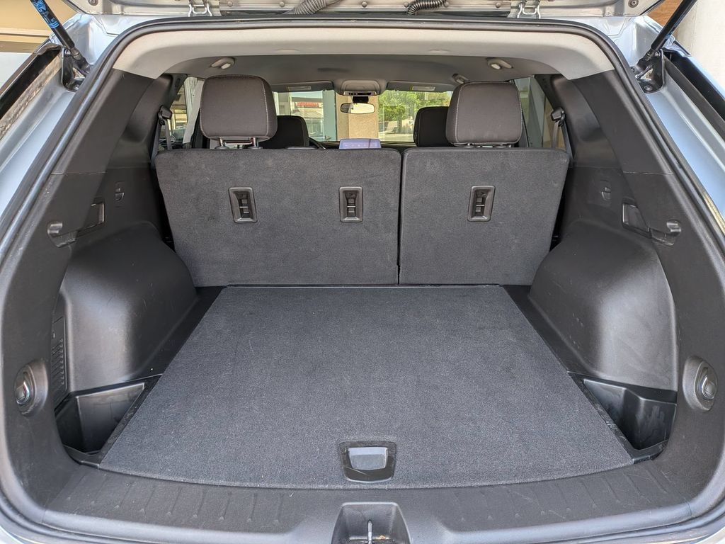 Used 2025 Chevrolet Blazer LT FWD image 28