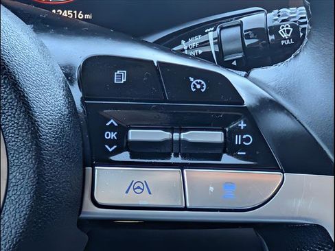 Used 2021 Hyundai Elantra Limited image 16