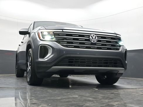 Used 2024 Volkswagen Atlas SEL AWD/4WD image 32