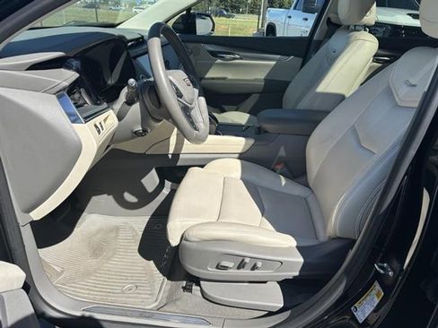 Used 2017 Cadillac XT5 Luxury w/ Driver Awareness Package image 12