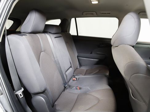 Used 2024 Toyota Highlander LE image 10