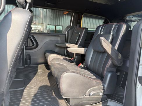Used 2019 Dodge Grand Caravan GT FWD image 14