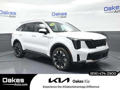 Certified 2026 Kia Sorento EX AWD/4WD image 1