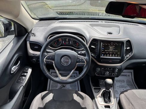 Used 2017 Jeep Cherokee Latitude w/ Comfort/Convenience Group FWD image 46