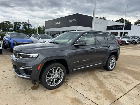 Used 2025 Jeep Grand Cherokee Summit AWD/4WD image 2